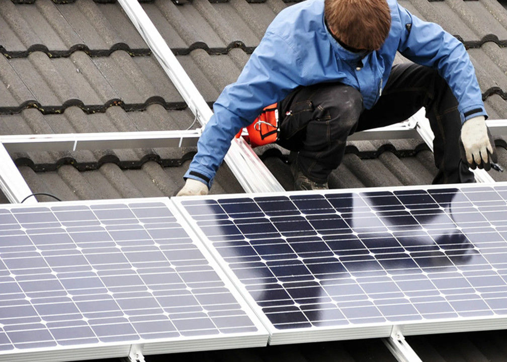 5KW 10KW 15KW Tắt Lưới Bảng điều khiển PV năng lượng mặt trời lai được gắn trên tường với hệ thống lưu trữ hộ gia đình